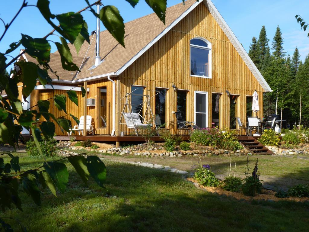 Gite De La Riviere Bed & Breakfast Chibougamau Exterior photo