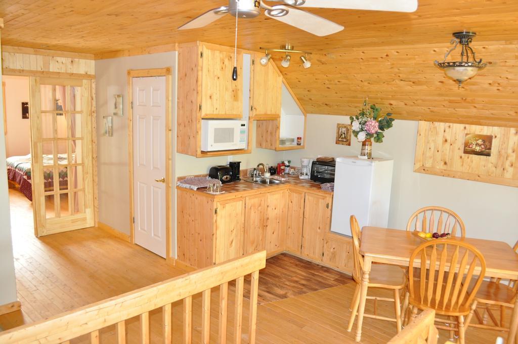 Gite De La Riviere Bed & Breakfast Chibougamau Exterior photo
